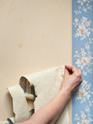 Wallpaper removal in Cheviot, Ohio by Ramirez Brothers Painting.